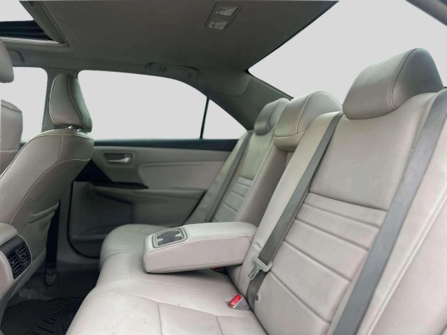 2016 Toyota Camry XLE — photo 12