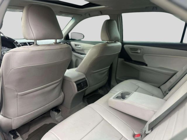 2016 Toyota Camry XLE — photo 13