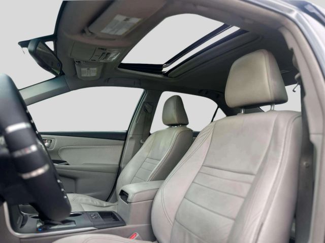 2016 Toyota Camry XLE — photo 11